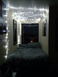 White christmas lights works for a longer period and has lower operating temperatures than traditional christmas lights. 45 Ideas To Hang Christmas Lights In A Bedroom Shelterness