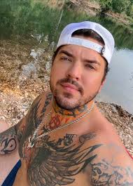 Some shine from the sun… others shine from within 💎 Ladies, never dim that  glow — it's the part of you the world needs most. And trust me… I notice 😏