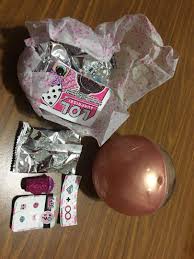 Bling series come packaged in a ornament ball with a clear front to display dolls to hang them on a holiday tree or to decorate your room. Lol Surprise Bling Series Hobbies Toys Toys Games On Carousell