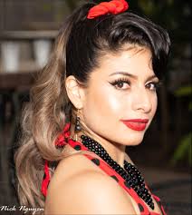 Grease is the word. Piggys Kitchen and Bar. Model: Melissa Paz