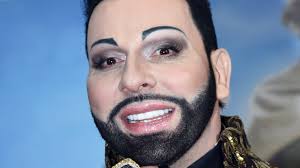 Bekijk deze pin en meer op harald glööckler van 🎀 treasurez from the heart 💕. Gegen Lastwagen Geknallt Harald Gloockler Hatte Autounfall Promiflash De