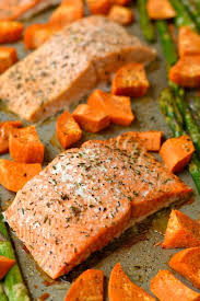 1001 Idees De Repas De Midi Equilibre A Emporter Avec Soi Au Bureau In 2020 Salmon And Asparagus Sweet Potato Recipes Sweet Potato Recipes Casserole