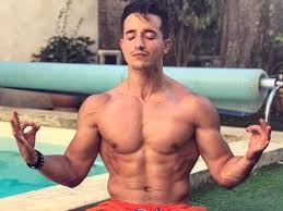 Moi Aussi J Ai Flirte Avec Une Abonnee Tibo Inshape Tibo Inshape Homme Muscle Beaux Mecs Muscles