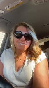 Levis 501 NWOT size 25 asking 17$