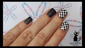 Ver más ideas sobre manicura de uñas, disenos de unas, dibujos en uñas. Diseno De Unas A Cuadros Blanco Y Negro Efecto Arena Youtube