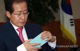 홍준표라는 인물은 '슬롯머신 검사'로 유명한 사람입니다. ê²€ì‚¬ ì¶œì‹  í™ì¤€í'œ ê³¼ê±° ìˆ˜ì‚¬í–‰íƒœ ë°œì–¸ì— ë˜ë ˆ ë°œëª© ì—°í•©ë‰´ìŠ¤