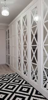 Bu Evin Bir Bolumunde Sakinlik Digerinde Yuksek Bir Enerji Var Ev Gezmesi Siyah Beyaz Hali Giyinme Odasi Siyah Beyaz Banyo