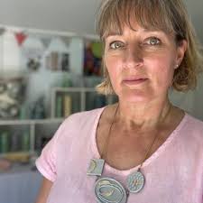 Libby Daniels's Instagram, Twitter & Facebook