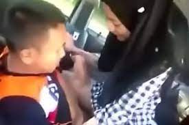 Iya saat ini mama juga adalah istrimu dalam kehidupanmu, namun hanya sampai kamu menemukan istri yang sebenarnya ya jhon. Tudung Porn Videos Pornxab Com