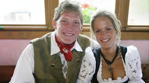 Vielleicht hätten wir früher den einwurf verteidigen können. mats hummels nahm der bundestrainer hingegen in schutz. Bastian Schweinsteiger Vom Bayerischen Lausbub Zur Weltweiten Stilikone Stern De