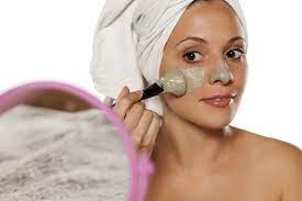 Ada banyak cara menggunakan minyak zaitun yang tepat, mulai dari menjadikannya sebagai makeup remover, masker wajah, atau untuk menghaluskan kulit yang sebenarnya sih minyak rambut ini tidak membuat rambut lepek, tetapi cara pakai yang salah memang dapat berakibat fatal pada rambut. Cara Mengurangi Minyak Di Wajah Dengan Benar Alodokter
