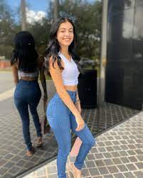 She based in miami, florida and performs in both spanish and english. Malu Trevejo Wiki Biography Family Career Education Boyfriend Awards Boyfriend Net Worth Body Measurements And Social