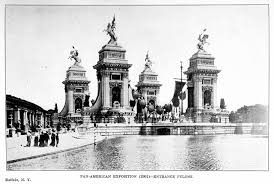 The Entrance Pylons At The 1901 Pan American Exposition Buffalo Pan American Vintage Architecture World S Fair
