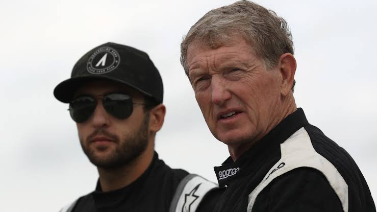 Chase Elliott passes father Bill — as it's meant to be