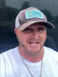 Comedian seeks fan support from older women