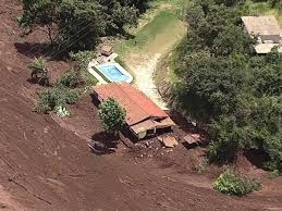 O batalhão de emergências ambientais do corpo de bombeiros e a defesa civil foram deslocados para o local, com sobrevoo de helicópteros para localizar e resgatar sobreviventes e prestar os primeiros atendimentos. Barragem Se Rompe E Casas Sao Engolidas Por Lama Em Minas Gerais Bem Parana