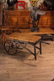 table basse charriot usine ancien plus d info sur http ift tt 1j72nm2 deco ameublement industriel vintage meubles de television en bois meuble de metier