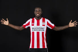 Whether you are in the stands or watching from afar, show your support for psv with their third shirt for the 2021/22 by puma which benefits from being developed with drycell technology which wicks. Psv Thuisshirt 2019 2020 Voetbalshirtskoning Nl