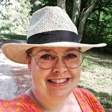 LIVESTREAM MED HISTORIEFORTAELLEREN HVER ONSDAG KL. 14 😀. Selvom Gammel  Estrup har valgt at lukke portene for en stund, og Sundhedsstyrelsen  anbefaler, at man bliver hjemme, vil vi alligevel gerne give jer