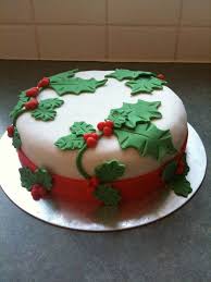 Learn how to make two ways, traditional and paneled fondant using gold paint and a creme brulee torch! How To Make Christmas Cake Decorations With Fondant The Cake Boutique