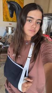 Me tumbó Malibú una de mis yeguas, pero no me quebré el brazo solo me dolió  mucho porque caí arriba de el, unos días de reposo y estaré de regreso  entrenando 🐴💪🏼 (