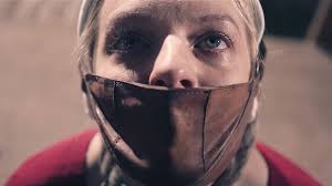 Oui, une chanson de kate bush accompagne ces images. The Handmaid S Tale La Servante Ecarlate Saison 2 Brise Tout Espoir De Liberte Le Huffpost