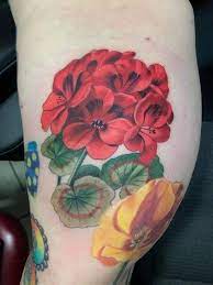 Pretty Little Geranium For One Of Amanda S Grandmas A Little More Filler And Her Arm Is Complete Thanks Am Geranium Tattoo Botanical Tattoo Feminine Tattoos