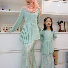 Petugas mengatakan masyarakat kecewa dan tidak terima karena pelaku adalah anak dan ibu kandung, apalagi sampai melakukan hubungan. Peplum Kurung Ibu Dan Anak Women S Fashion Muslimah Fashion Baju Kurung Sets On Carousell
