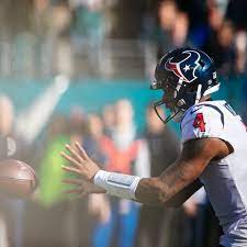 The team's pro bowl quarterback missed practice after he had his foot examined by a trainer. 3ag4iguwarbvpm