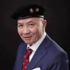 hmongkidssettingupchristmaslights