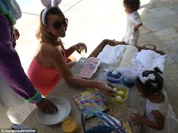 On sunday, she met elizabeth gaba, her 'egg' who goes to her same college. Mariah The Mermaid Carey Dives Into A Pool Wearing