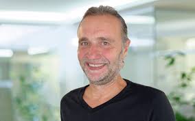 Ansprechpartner*innen