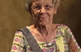 Lenore Kay's Instagram, Twitter & Facebook