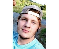 Robert Deese's Instagram, Twitter & Facebook