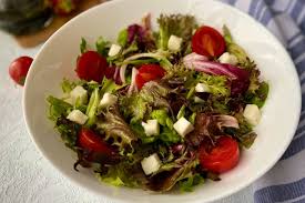 سلطة متوسطية