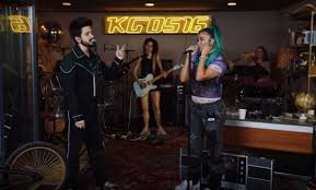 Si no soy lo suficiente buena para ti por que voy asi pisando fuerte a mi bola cuentame que vienes a buscar si no te puedo dar ms que un millon de sueos ms contigo a muerte si la piel de pocelana se te pone de ave al ver que te miro no hagas nada. Nkpqbogp4mmulm