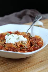 Die Lasagne Suppe Ist Wurzig Und Vollgepackt Mit Typischen Lasagne Zutaten Perfekt Um Euren Lasagnehunger Auf Schnell Lasagne Suppe Lasagne Einfache Gerichte