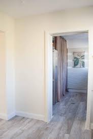 Streichen Mit Kreidefarbe Von Painting The Past Wandfarbe Mobelfarbe Ideen Fur Wande Mobel Und Turrahmen Test Kreidefarbe Wandfarbe Wandfarbe Wohnzimmer