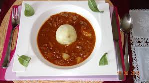 Rindsgulasch Von Der Wade Rezept Rezepte Rindsgulasch Lebensmittel Essen