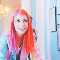 Hayley Williams Half Pink Half Orange Hair Pink And Orange Hair Pink Hair Half And Half Hair