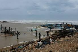 إعصار ل بان يقترب أكثر من سواحل المهرة والسلطة المحلية تقدم إرشادت نشوان نيوز Outdoor Water Coastline