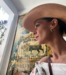 El gesto de Eva González en el Rocío que evidencia su ruptura total con  Cayetano Rivera