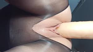 エッチなパイパンまんこにディルドをハメてオナニー