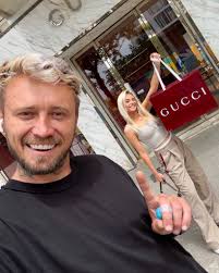 היום היא בת 28 🥳🎁 לשותפה שלי, לבת זוג שלי, לאשת הסוד שלי, לאשת החייל שלי  אני רוצה לאחל מזל טוב ויום הולדת שמח, תודה על מי שאת בשבילי, תודה שאת סובלת