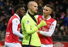 Toko ekambi (22e), guimaraes (49e), dembélé (66e). Ligue 1 Transfer Target Stade De Reims Goalkeeper Predrag Rajkovic Psg Talk