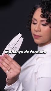 Ontem gravei essa unha convexa, e sem comentários né 🤌🏼 a borda inferior  sequer foi lixada nesse momento do vídeo! , Essa vai direto para meu curso  Expert Nail, que será 100% online, para você dominar ...