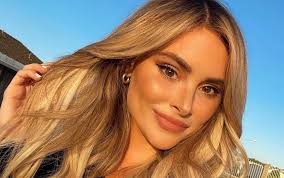 Amanda Stanton Shares Solid Advice for People Who Are Scared of Being  Single in Their 30s