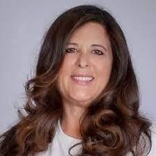 Karen Conde's Instagram, Twitter & Facebook