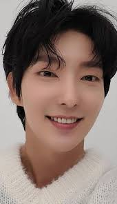 I'm strong cuz I never had a choice to be weak, if I fold who gone save me.