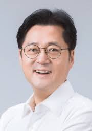해당 법안은 도시재생특별법, 대중교통법, 역세권법 개정안으로, 그의 대표 공약인 부산 원도심에 노면전차 (이하 트램)을 설치를 위해 개발구역 지정 근거를 개선하기 위한 내용을 담고 있답니다. ìœ„ì›íšŒ ìœ„ì›ëª…ë‹¨ ëŒ€í•œë¯¼êµ­êµ­íšŒ